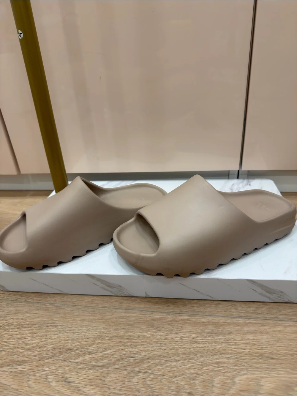 Yeezy streamlined slide